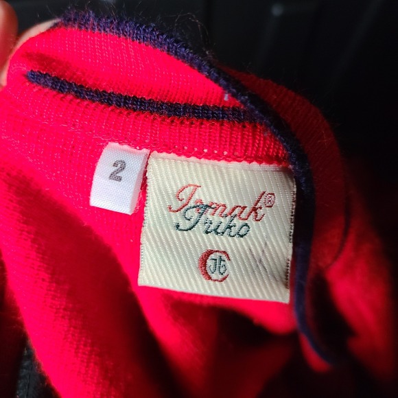 Vintage Triko XL Preppy Red Cardigan Embroidered Crest Old Money New England - Picture 10 of 12